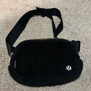 lululemon athletica Black Fleece Crossbody Bag